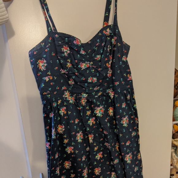 American Eagle floral print sun dress. - Picture 2 of 4
